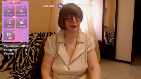 Snapshot of sharon_amore chatting on 03.08.25 Helena online show from 03.08.25