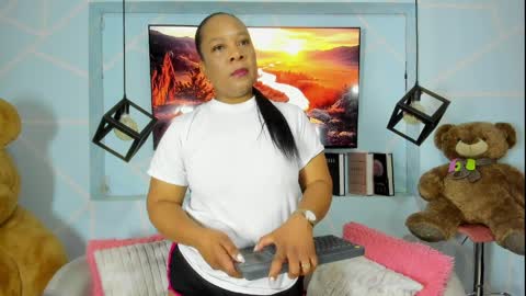 Sharon Noa online show from 04.08.26