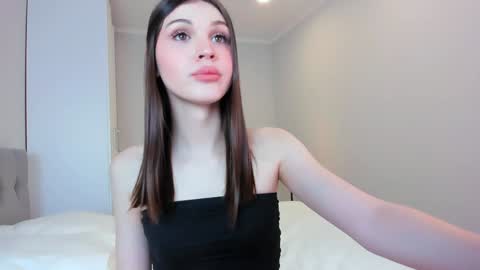 Snapshot of sharonforever chatting on 12.29.24 Sharon online show from 12.29.24