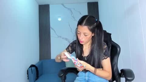 Snapshot of shaunadream chatting on 09.25.25 Lady Shauna online show from 09.25.25