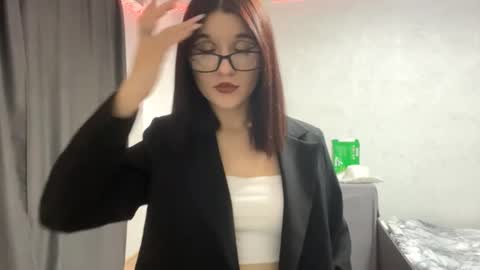 Snapshot of shawndanavin chatting on 10.17.25 May online show from 10.17.25