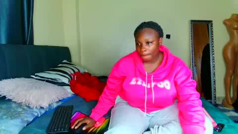 shee13 online show from 12.14.25