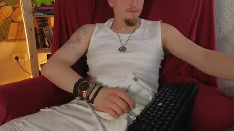 Snapshot of shelbytruck chatting on 09.25.25 Vincente online show from 09.25.25