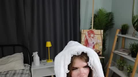 Snapshot of shelleyborom chatting on 11.25.25 Sofia online show from 11.25.25