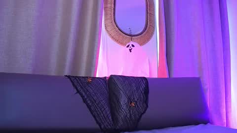 Snapshot of shelleymorell chatting on 10.25.25 Transmission schedule Monday - Friday 715 am to 200 pm time Colombia online show from 10.25.25