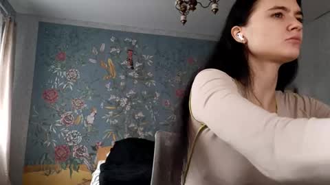 Mila online show from 11.05.25