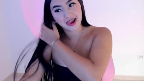 Snapshot of shelly_rohades chatting on 10.26.25   online show from 10.26.25
