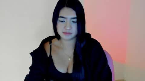 Snapshot of shellyrayhs1 chatting on 11.18.25 Shelly rayhs online show from 11.18.25