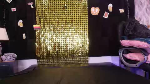 Snapshot of shelsy_loreds chatting on 09.23.25 Shelsy online show from 09.23.25