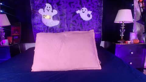 Snapshot of shelsy_loreds chatting on 10.10.25 Shelsy online show from 10.10.25