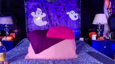 Snapshot of shelsy_loreds chatting on 10.14.25 Shelsy online show from 10.14.25