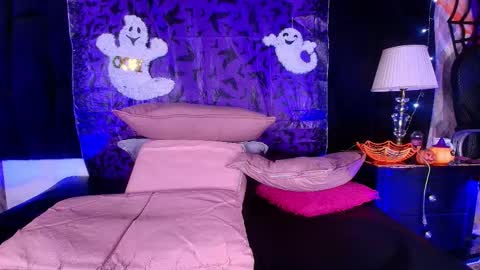 Snapshot of shelsy_loreds chatting on 10.18.25 Shelsy online show from 10.18.25