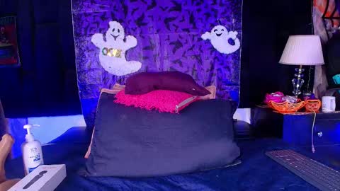 Snapshot of shelsy_loreds chatting on 10.23.25 Shelsy online show from 10.23.25