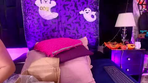 Snapshot of shelsy_loreds chatting on 10.28.25 Shelsy online show from 10.28.25