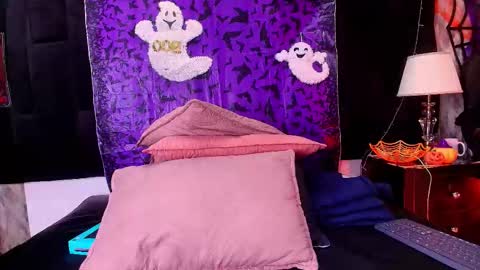 Snapshot of shelsy_loreds chatting on 10.30.25 Shelsy online show from 10.30.25