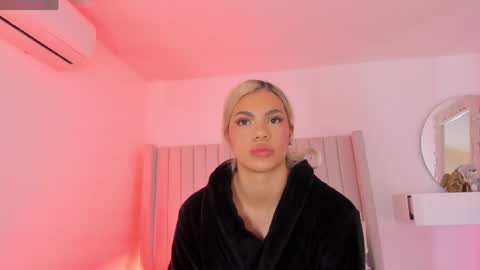 shelynna_azzul online show from 05.11.26
