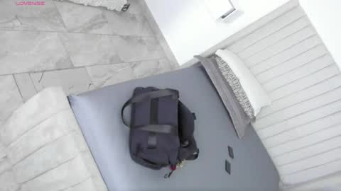 shelynna_azzul online show from 05.26.26