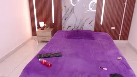 shena_nomy1 online show from 12.15.25