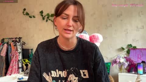 Snapshot of sheslike_firstlove chatting on 05.17.26 Vanessa online show from 05.17.26