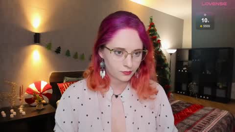 Snapshot of sheslinki chatting on 12.23.24 Hello guys my name is Aemilia online show from 12.23.24