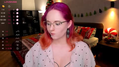Snapshot of sheslinki chatting on 01.07.25 Hello guys my name is Aemilia online show from 01.07.25
