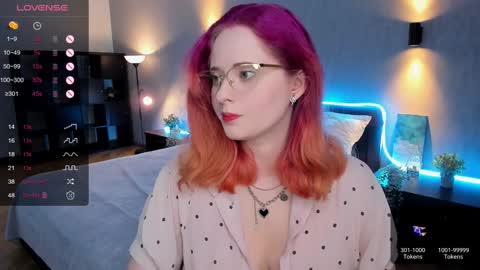 Snapshot of sheslinki chatting on 01.10.25 Hello guys my name is Aemilia online show from 01.10.25