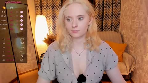 Snapshot of sheslinki chatting on 01.31.25 Hello guys my name is Aemilia online show from 01.31.25