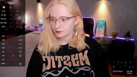 Snapshot of sheslinki chatting on 02.04.25 Hello guys my name is Aemilia online show from 02.04.25