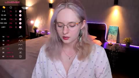 Snapshot of sheslinki chatting on 02.12.25 Hello guys my name is Aemilia online show from 02.12.25
