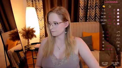 Snapshot of sheslinki chatting on 10.09.25 Hello guys my name is Aemilia online show from 10.09.25