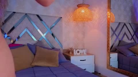 shimmer_lure online show from 02.04.26