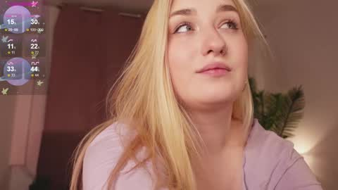 Snapshot of shine_polly chatting on 12.31.24 Polly online show from 12.31.24