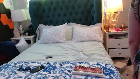 lia pnelli online show from 04.23.26