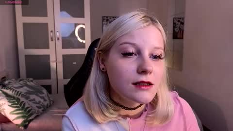 Snapshot of shinejoan chatting on 09.20.25 help me reach my first 25 thumbs up online show from 09.20.25