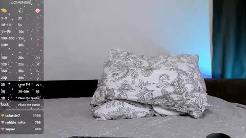 Jennifer  Streaming time online show from 02.24.25