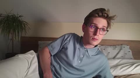 Snapshot of shirizo chatting on 11.23.25 Matthew online show from 11.23.25