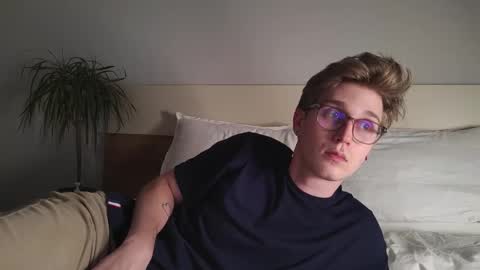 Snapshot of shirizo chatting on 12.05.25 Matthew online show from 12.05.25