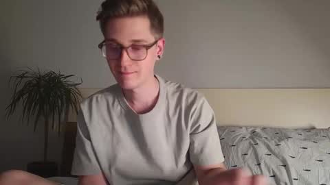 Snapshot of shirizo chatting on 12.19.25 Matthew online show from 12.19.25