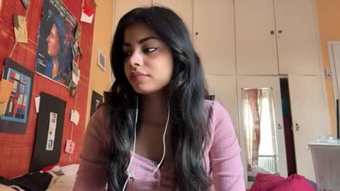 Snapshot of shirleendurrah chatting on 04.15.26 Karin online show from 04.15.26