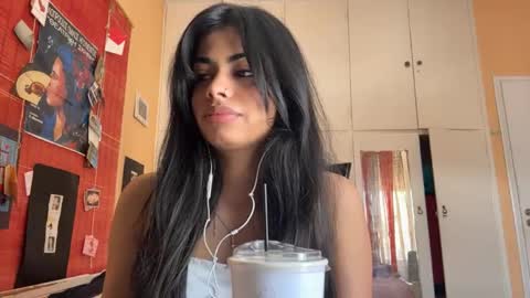 Snapshot of shirleendurrah chatting on 04.29.26 Karin online show from 04.29.26