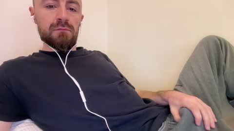 Snapshot of show_jizzness chatting on 02.06.25 show_jizzness online show from 02.06.25