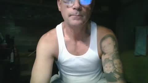 Snapshot of showingoff40 chatting on 10.07.25 Red4040 online show from 10.07.25