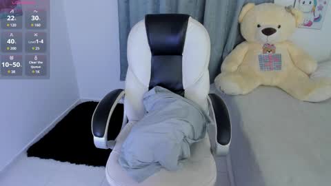 Snapshot of shy_angel4 chatting on 12.14.24 Nahomy online show from 12.14.24