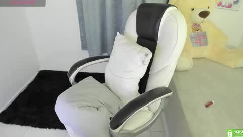 Snapshot of shy_angel4 chatting on 02.19.25 Nahomy online show from 02.19.25