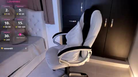 Snapshot of shy_angel4 chatting on 09.27.25 Nahomy online show from 09.27.25