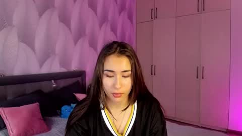 Mika online show from 09.22.25