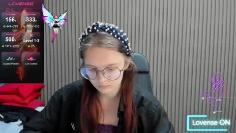 Snapshot of shy_elina01 chatting on 10.05.25 shy_elina01 online show from 10.05.25