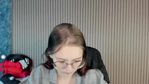 Snapshot of shy_elina01 chatting on 10.06.25 shy_elina01 online show from 10.06.25
