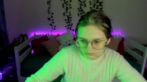 Snapshot of shy_elina01 chatting on 10.25.25 shy_elina01 online show from 10.25.25