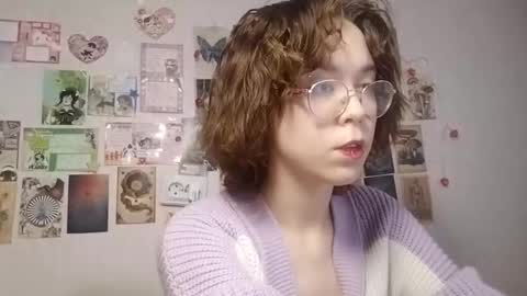 Snapshot of shy_kiss_twinkle_bloop chatting on 09.22.25 Milena online show from 09.22.25